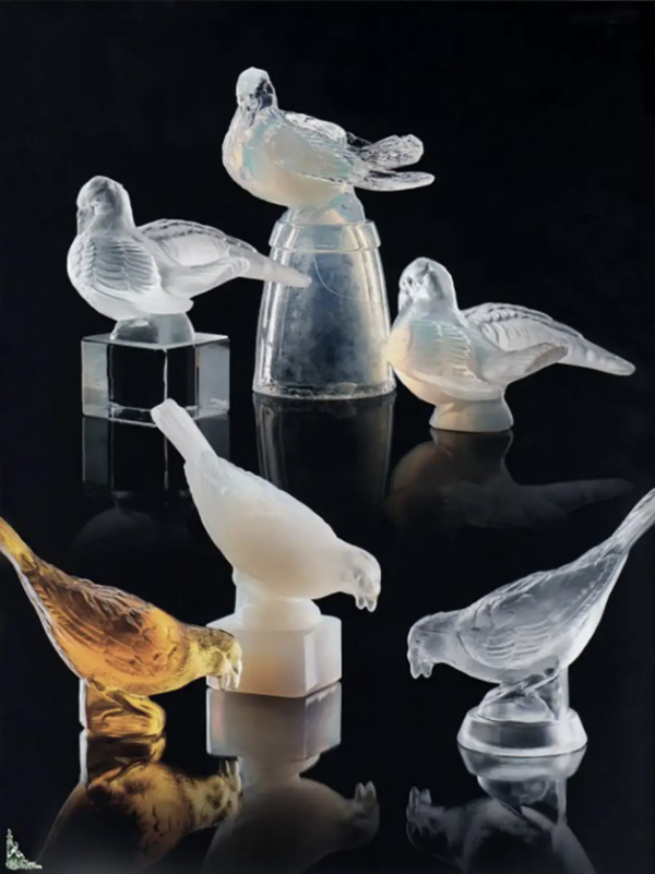 Pair of Fine French Art Deco Bird Night Lights in Molded Glass by Verlys - Image 14
